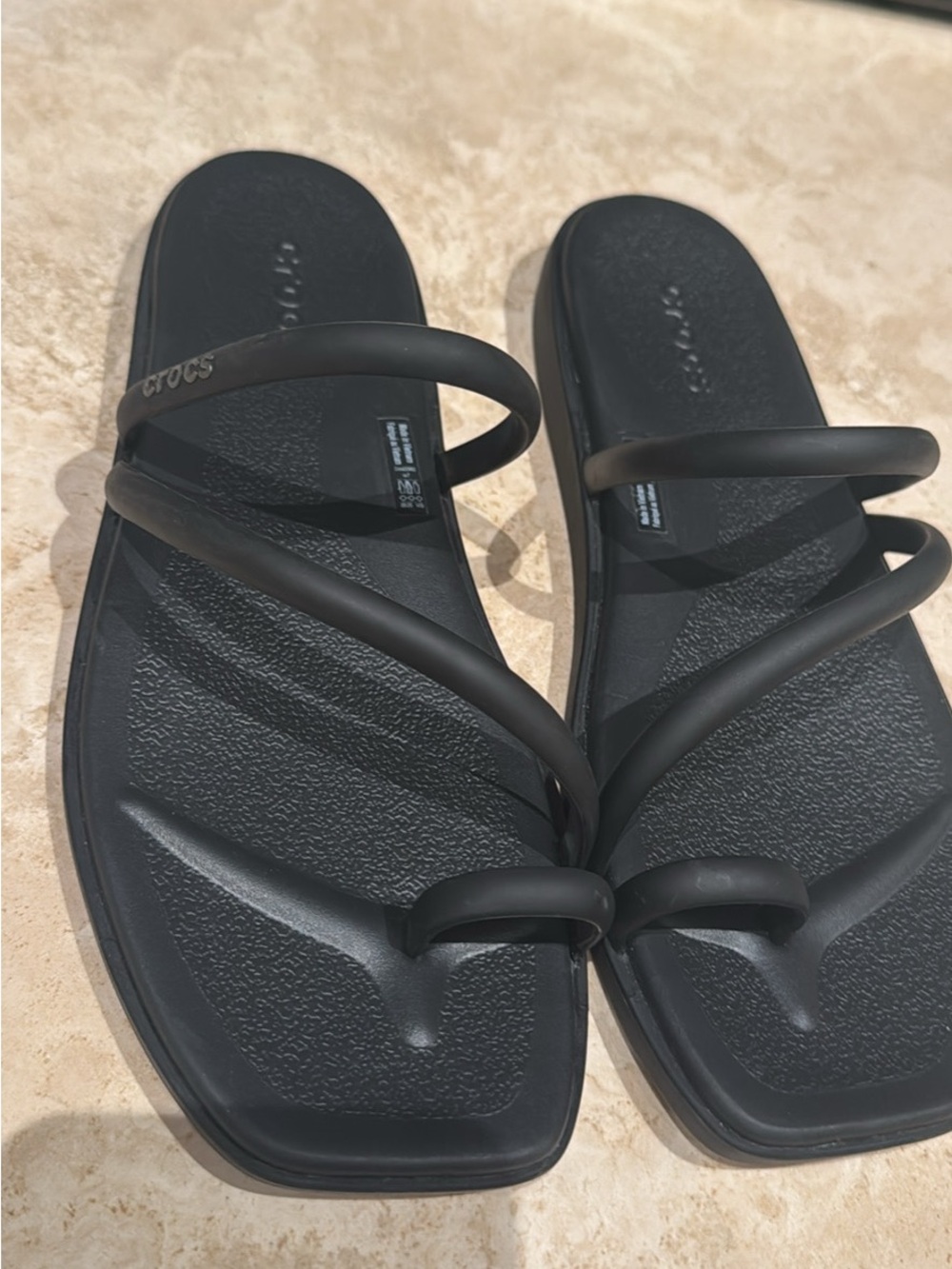 NWOT CROCS Women's Black Triple-Strap Toe Loop Sandals 7